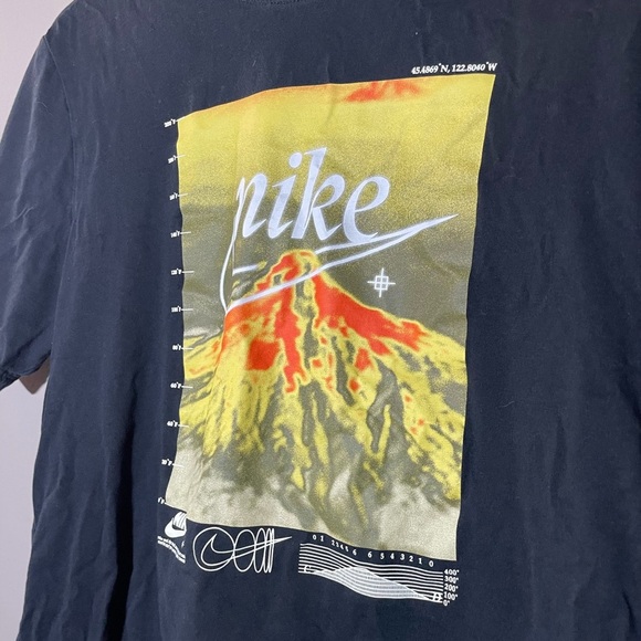 Nike Men's Mountain Photo Tee - Black Size M - Picture 2 of 4